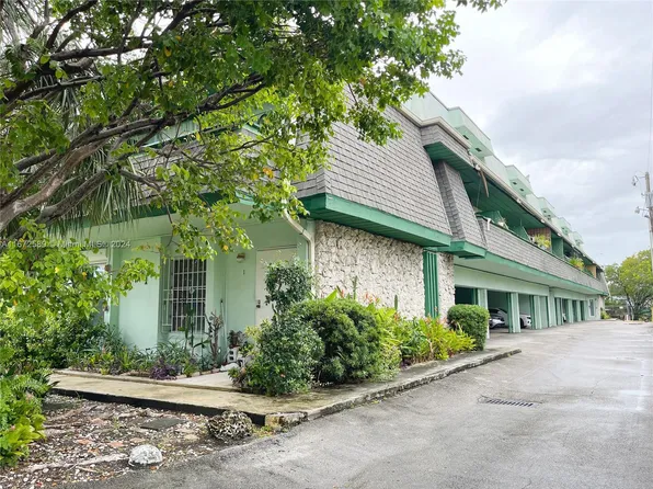 701 S Royal Poinciana Blvd APT 11, Miami Springs, FL 33166