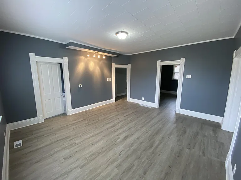 1601 N McKinley Ave — Photo 1