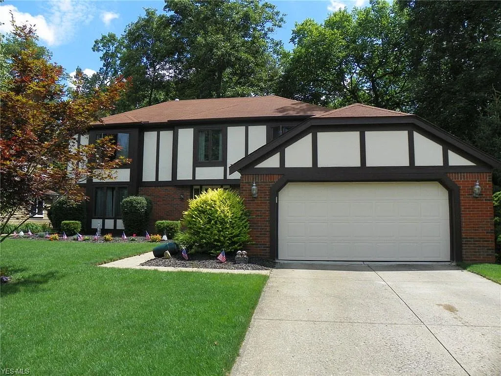 15889 Parkwood Ln photo 1