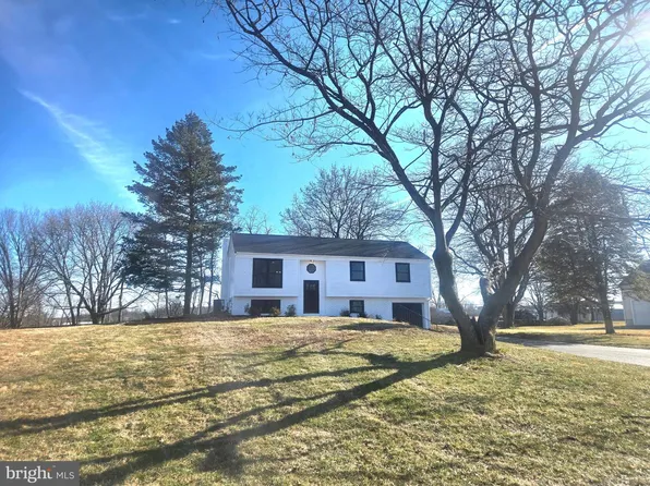 102 Valley Green Dr, Coatesville, PA 19320