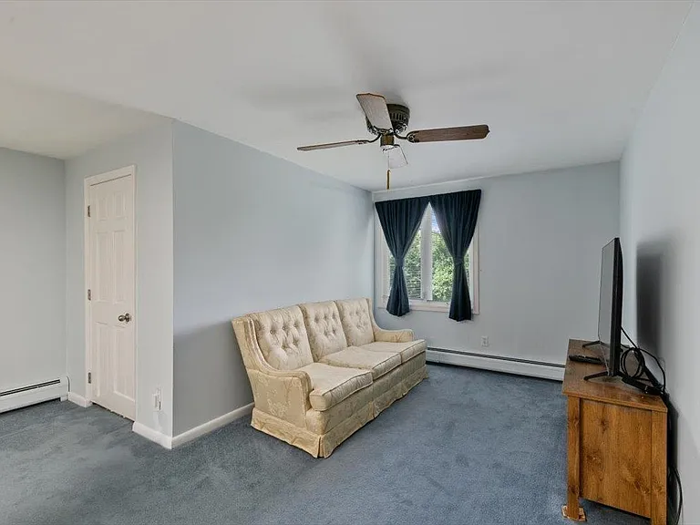 387 Main St #3 — Photo 6