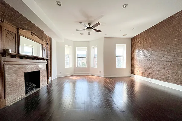 Rented by Coldwell Banker Warburg | media 1