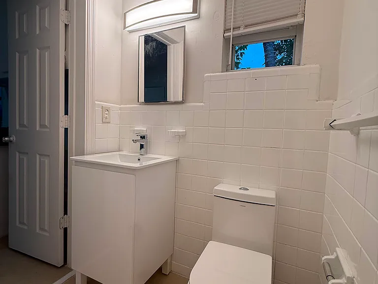 119 NE 56th St #4 — Photo 8