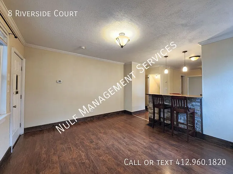 8 Riverside Ct — Photo 2