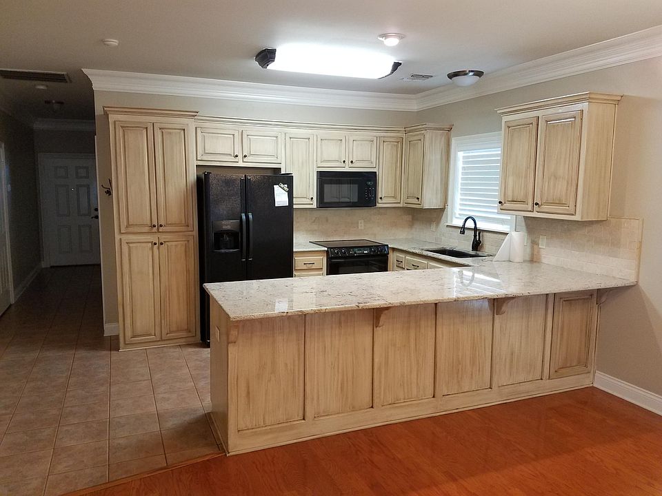 2nd image of 100 Ingleside Dr