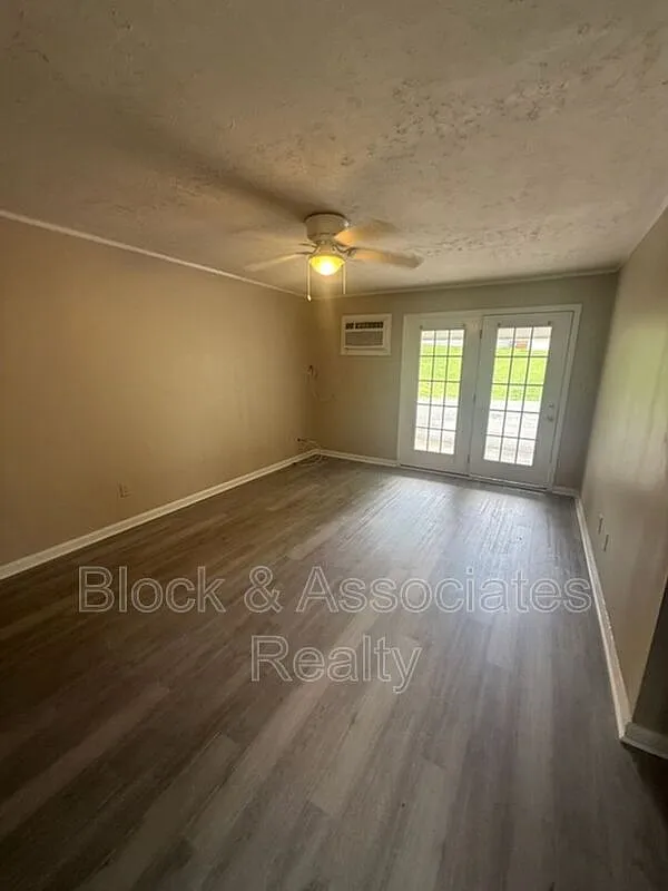 2 bed, 1.0 bath, $795 — Photo 3