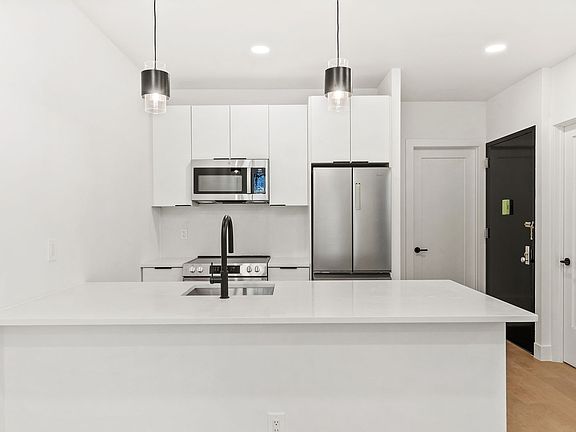 3rd image of 792 Bergen St Floor 1