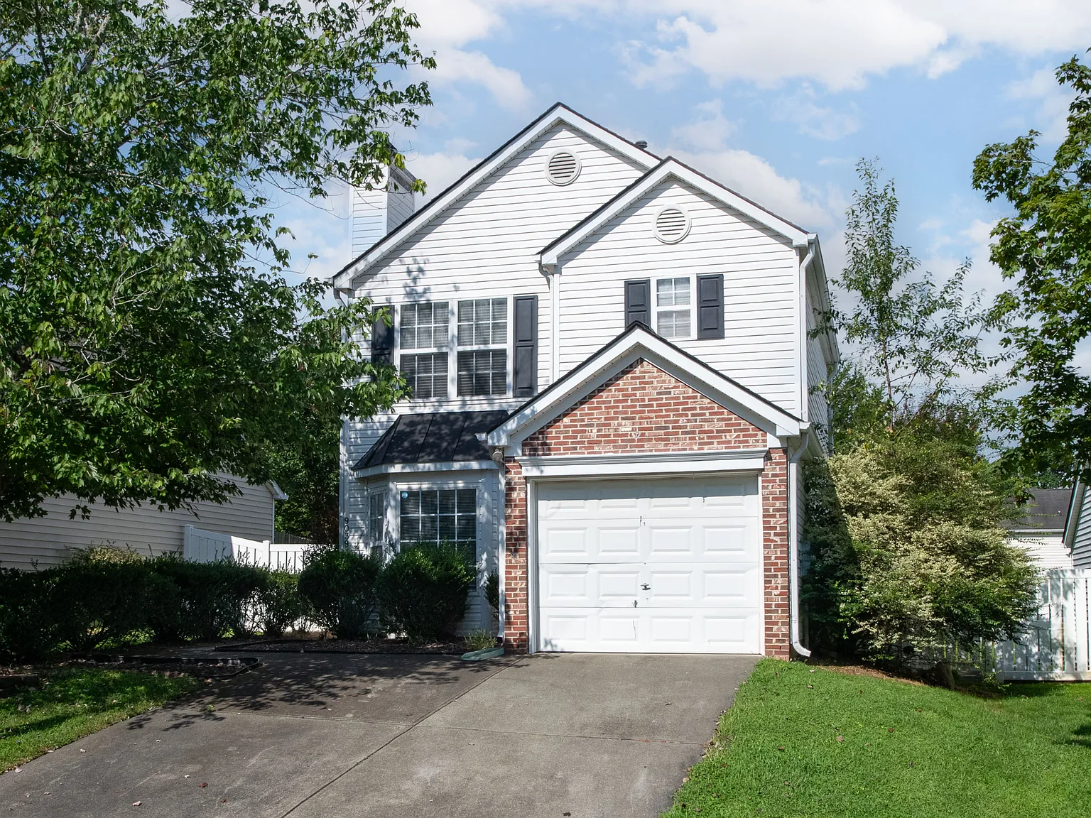 2 bed, 2.5 bath, 1108 sqft, $1,900 — Photo 3