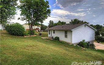 Large private yard with great landscaping!!