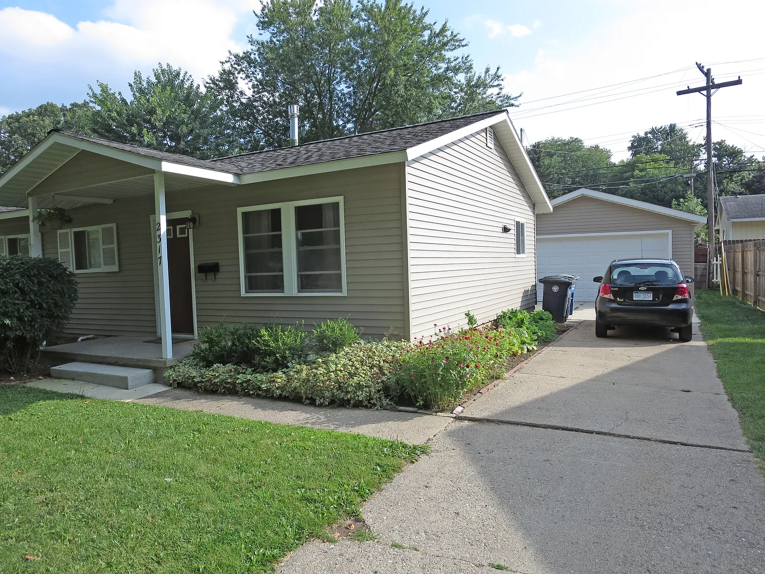 2317 Miller Ave photo 1