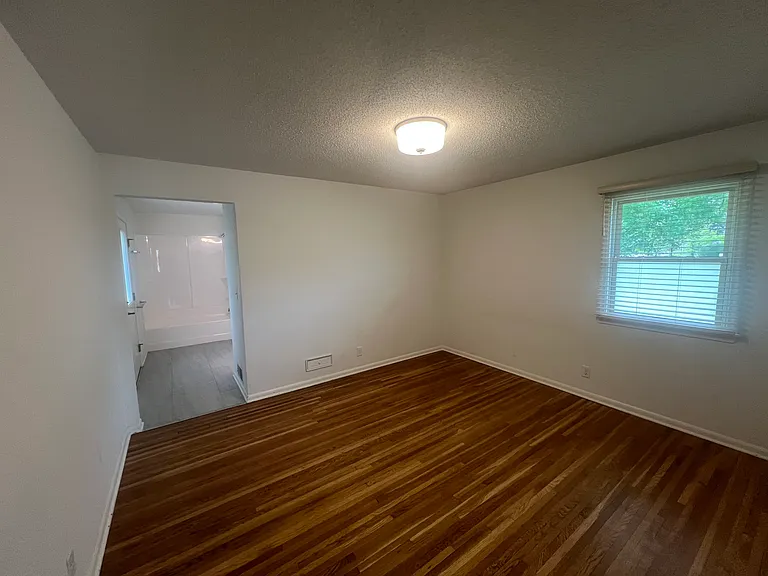 8507 Penn Cir — Photo 23