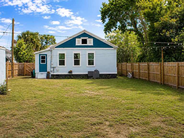 1129 E Magnolia Ave — Photo 14