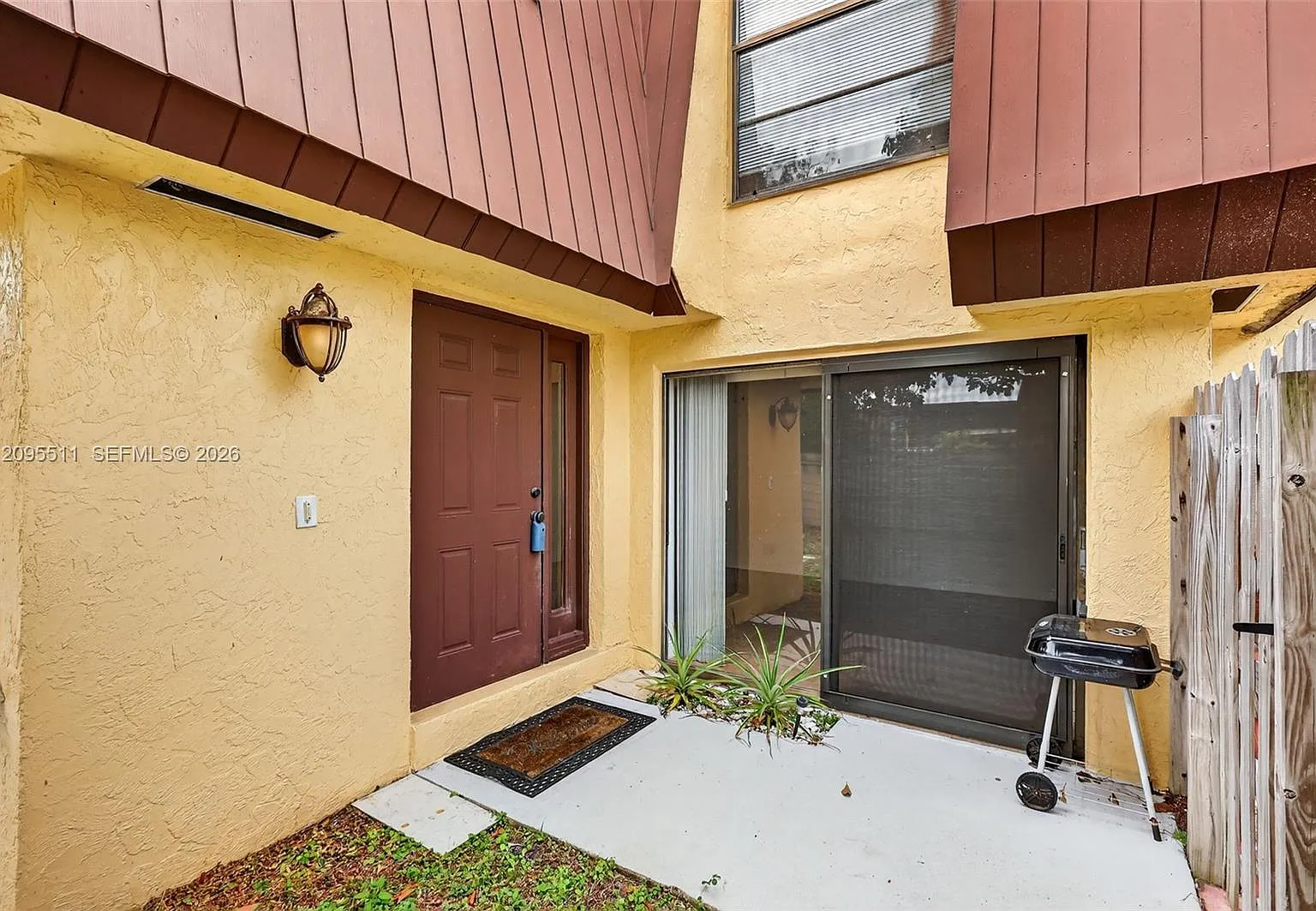 Cedar Gardens Townhouses — Photo 2