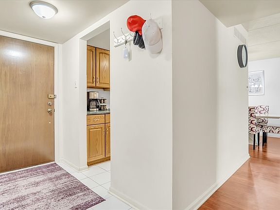 5th image of 500 Redondo Dr APT 211
