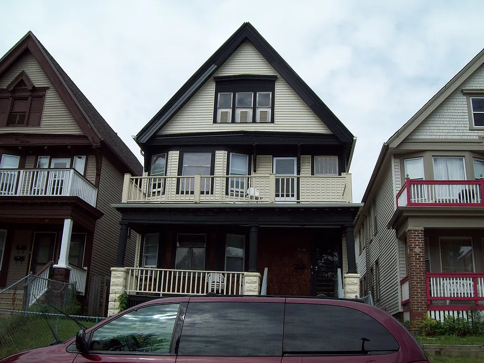 Building Photo 4