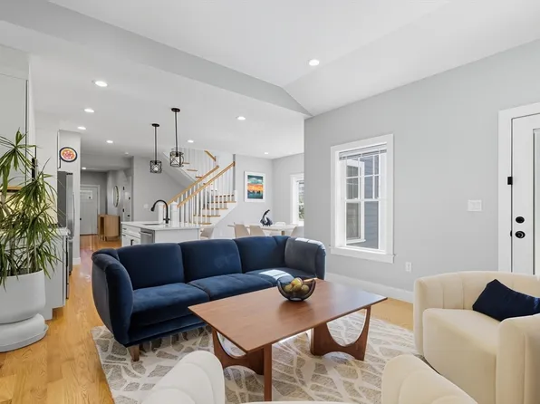 189 Linwood Ave #1, Newtonville, MA 02460