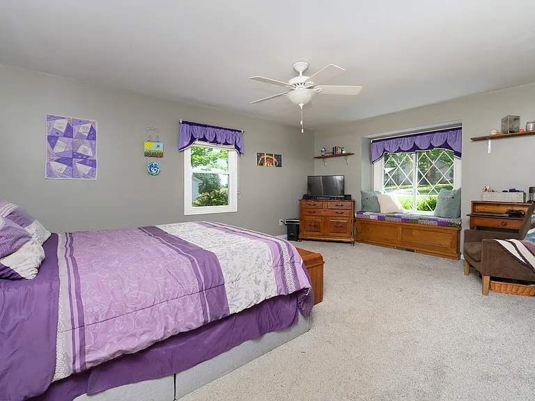 107 Lincoln Ln — Photo 9
