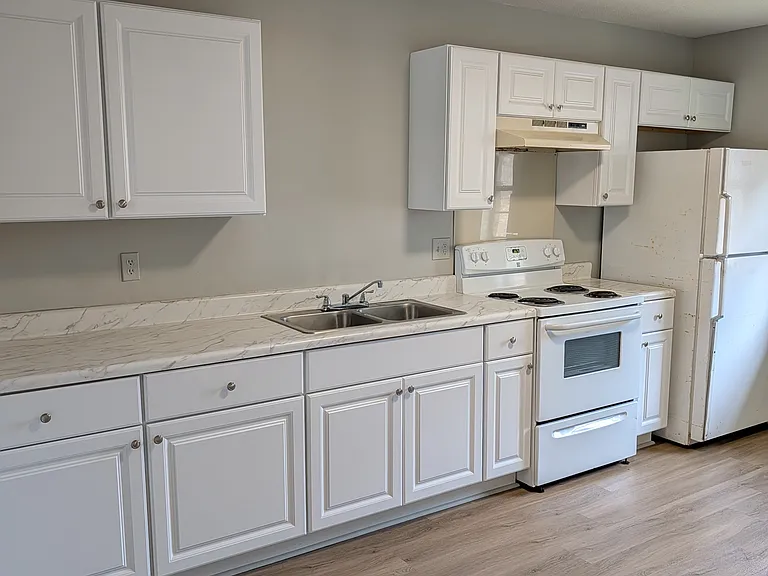 111 Cantal Dr — Photo 2