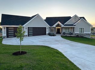 625 Interlachen Ave, Oregon, WI 53575