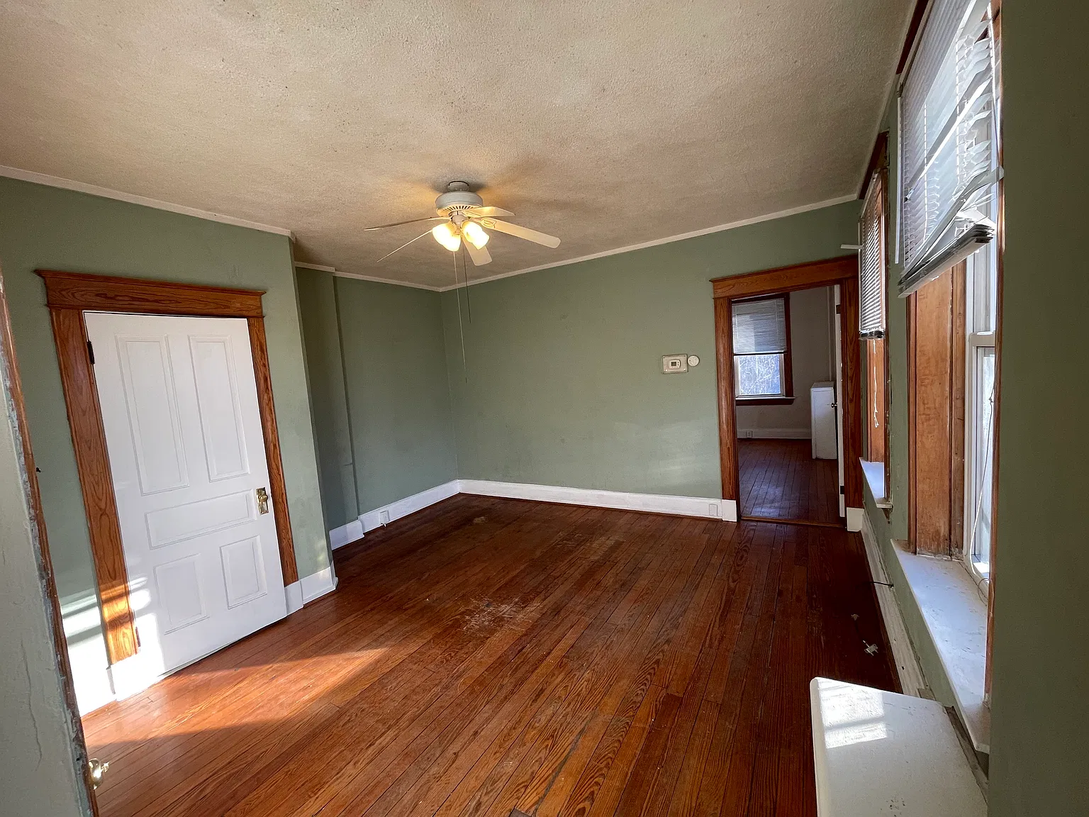 1 bed, 900 sqft, $1,100 — Photo 3