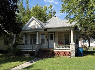 527 Olive St, Carthage, MO 64836