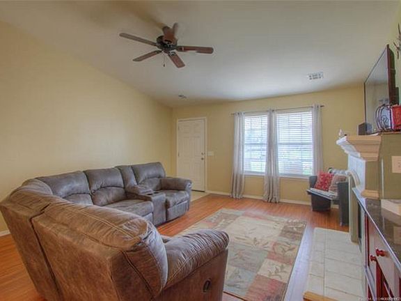 3rd image of 8025 Liberty Bell Ln