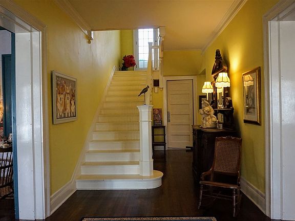 4th image of 1240 SE 2nd St
