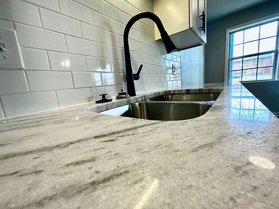 5th image of 409 E Park Ave APT 1