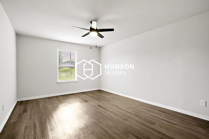 313 Bounding Main St — Photo 9