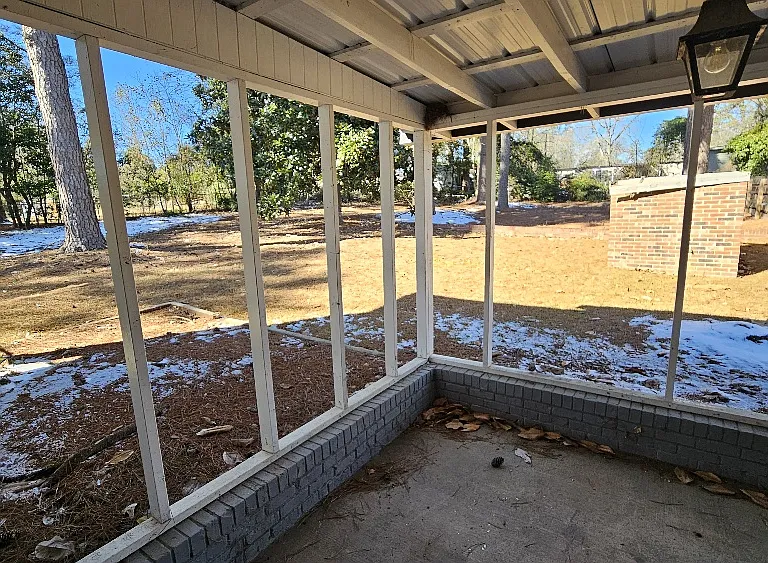 307 Unit A BIG BIG Fenced back yard