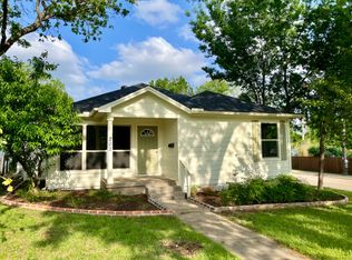 202 N Barnett Ave, Dallas, TX 75211