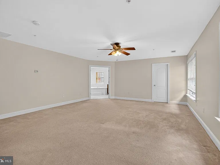 15806 Copper Beech Dr — Photo 42