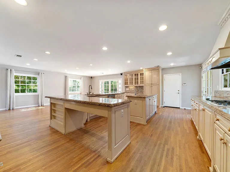 2335 Lorain Rd — Photo 27