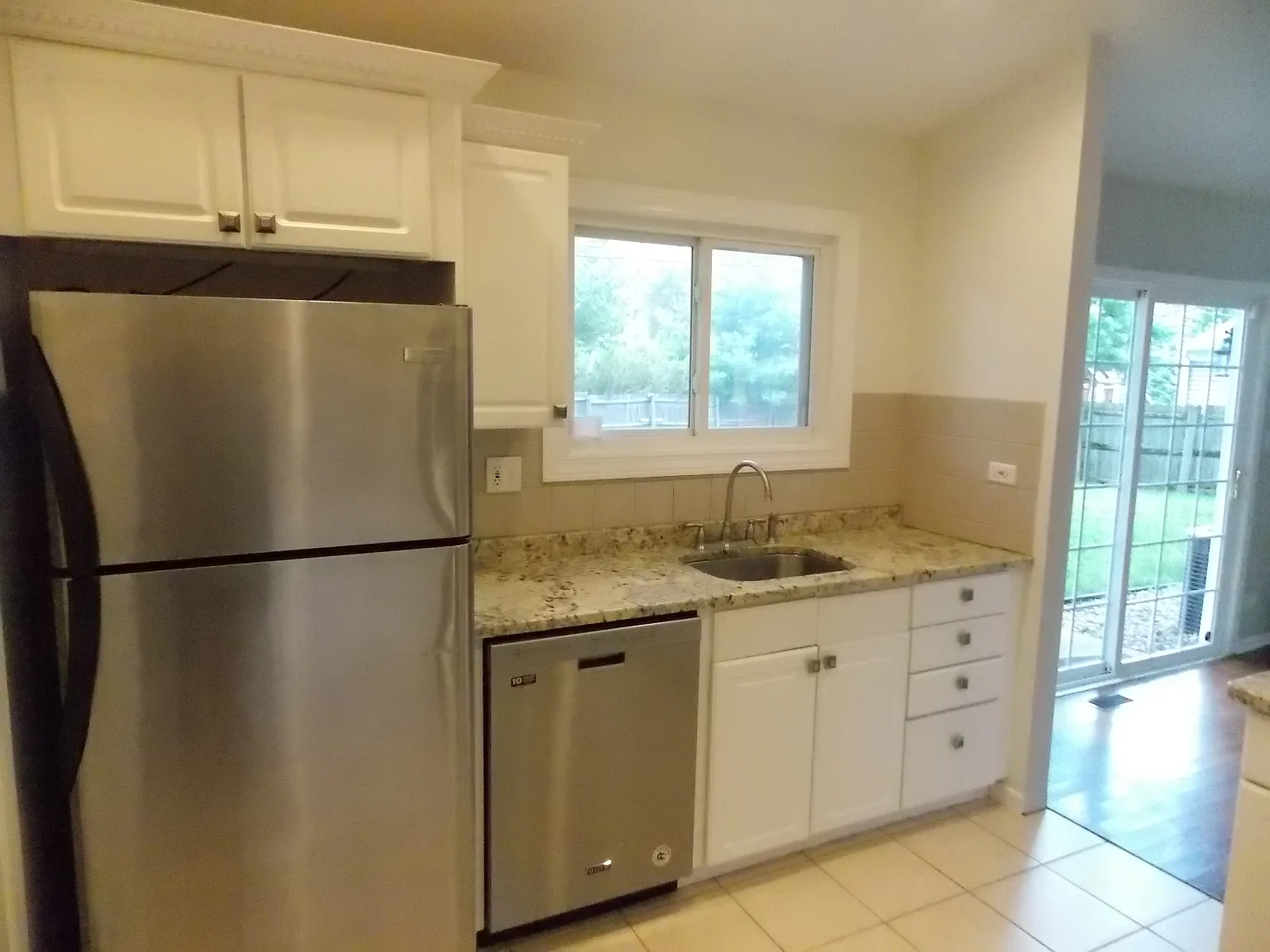 4 bed, 1.5 bath, 1700 sqft, $3,175 — Photo 3