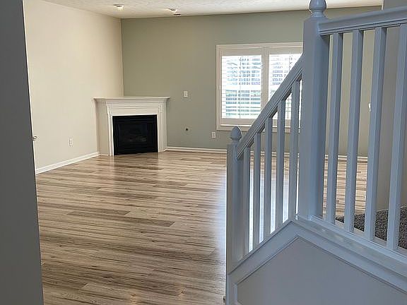 Family room w/ gas fireplace