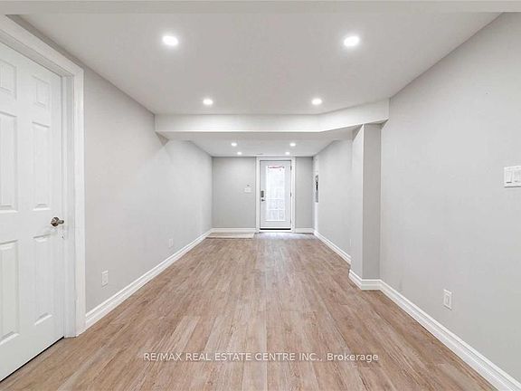 4th image of 265 Coxe Blvd E
