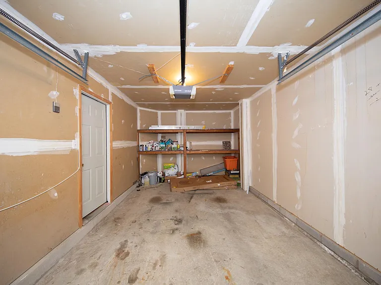 130 Spencer Cir — Photo 37