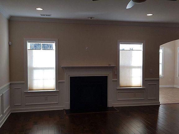 4th image of 124 McDonald Ct