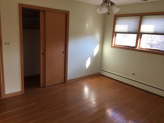 3rd image of 6410 Thurlow St