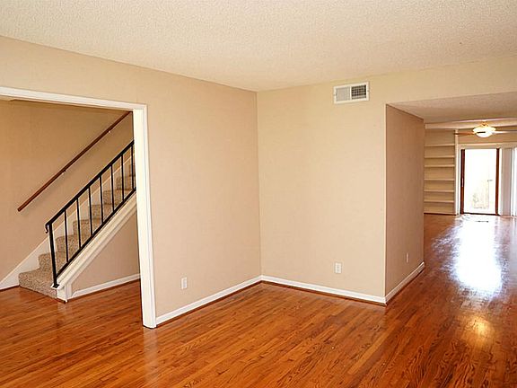 2nd image of 1382 Country Place Dr