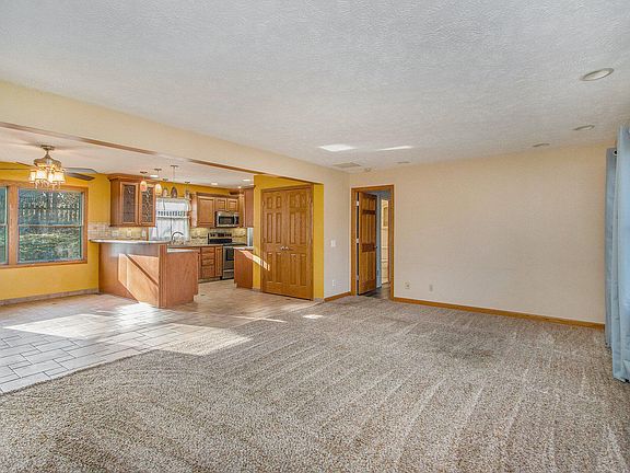 4th image of 643 Timberlane Dr