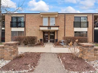 18220 University Park Dr Unit 28, Livonia, MI