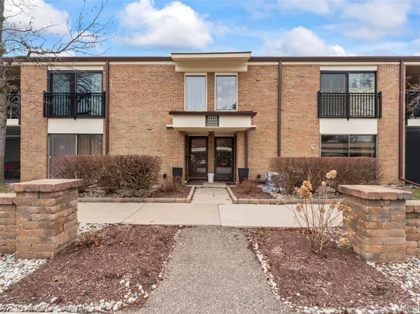 18220 University Park Dr Unit 28, Livonia, MI 48152
