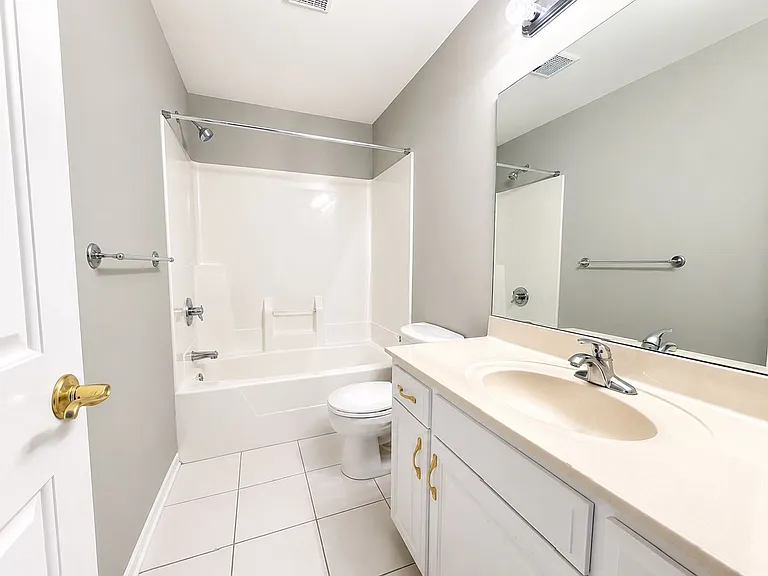 3200 Lakeside Dr — Photo 20