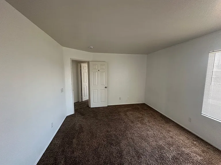 470 Westminster Pl — Photo 12