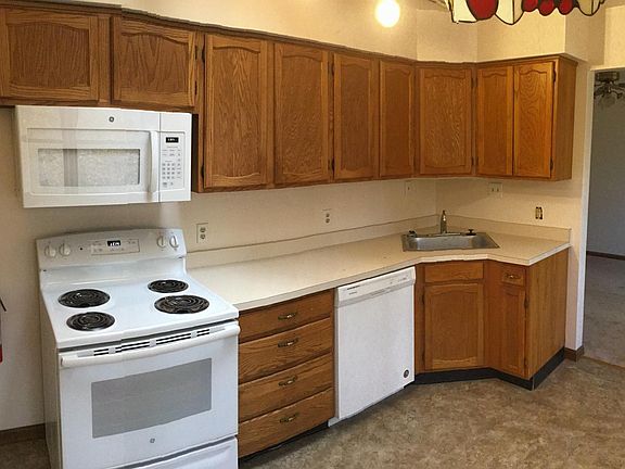 3rd image of 213 Oakley Dr