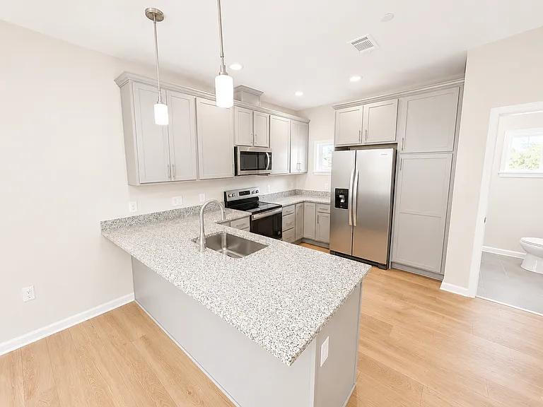 3 Lee Garden Ln #102 — Photo 4