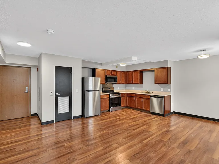 Commodore Place — Photo 9