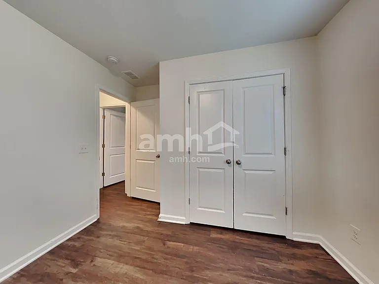1360 Hermitage Ln — Photo 18