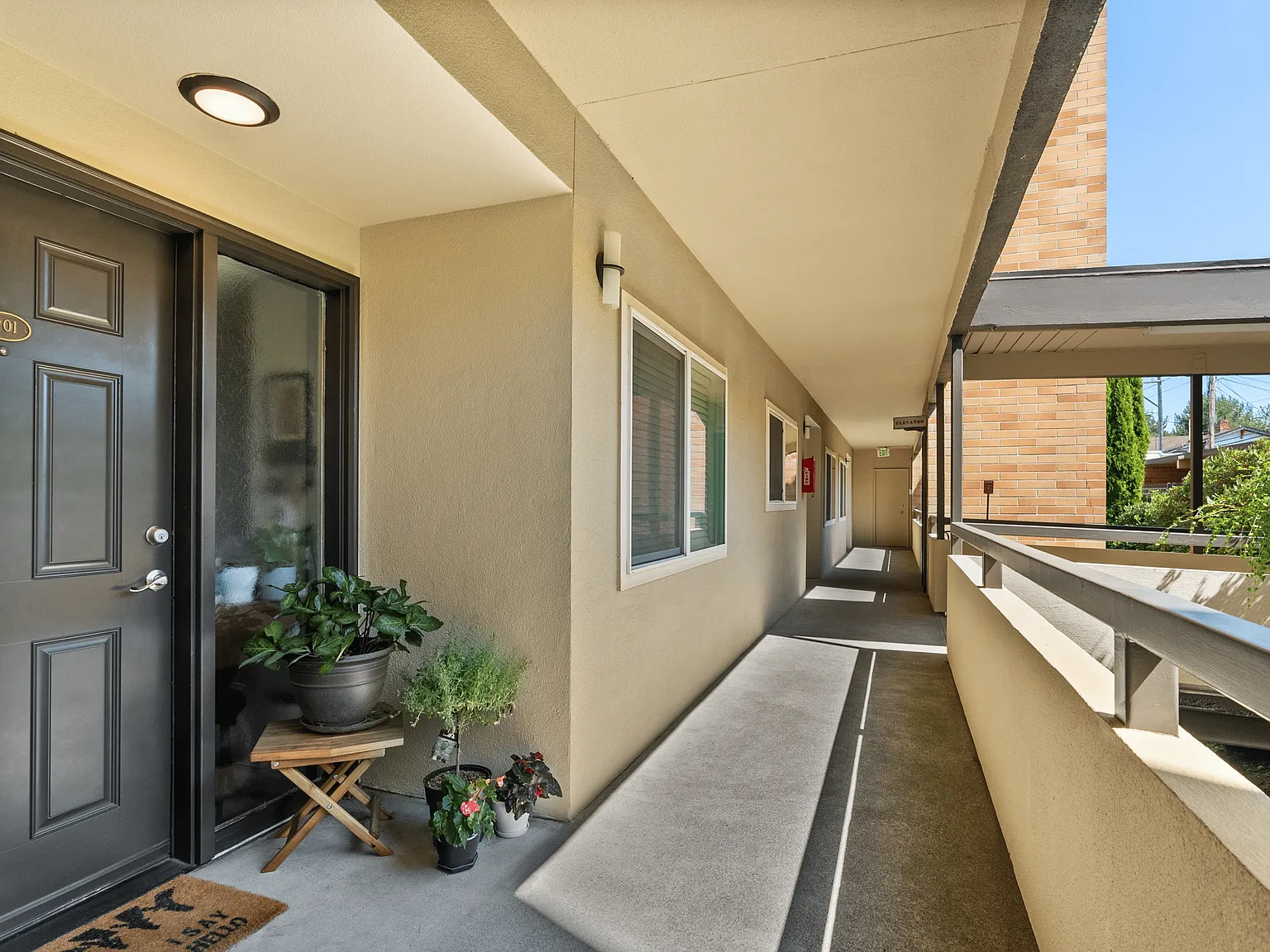 Vista Terrace Apartments — Photo 3